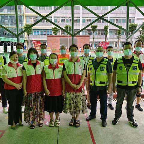 风雨中的“逆行者”---504班迎来了5年级的第四次护岗