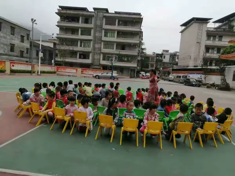 贵子第一幼儿园大二班宝贝在第九周的乐趣活动!