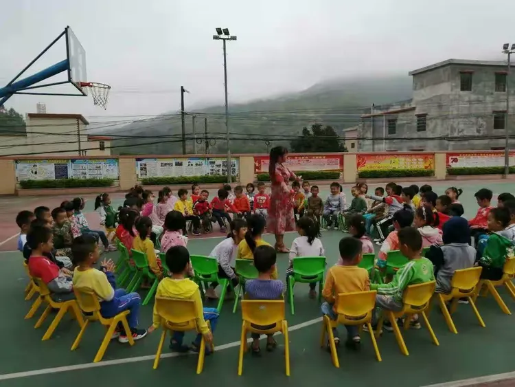 贵子第一幼儿园大二班宝贝在第九周的乐趣活动!