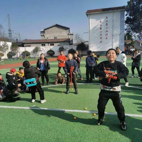 阳平关镇大水寺小学举行＂庆元旦，迎新年＂游艺活动