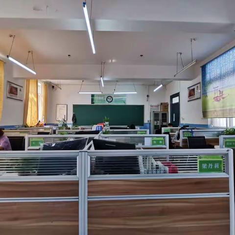 蚌埠第二十中学美化办公室活动