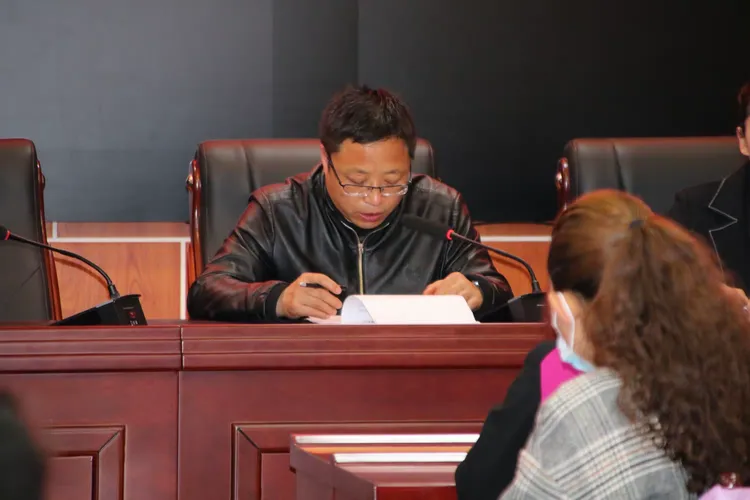 校长张小勇全面安排部署开学工作