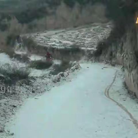《扶贫路上  你我同行》