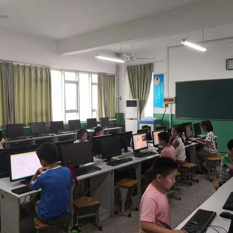 天津路小学创客编程社团--飞机大战