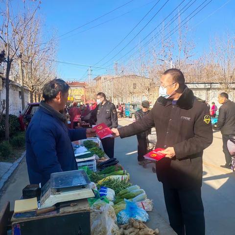 平阴县市场监督管理局洪范池市场监管所开展宪法宣传活动，倡导全民学法知法懂法用法