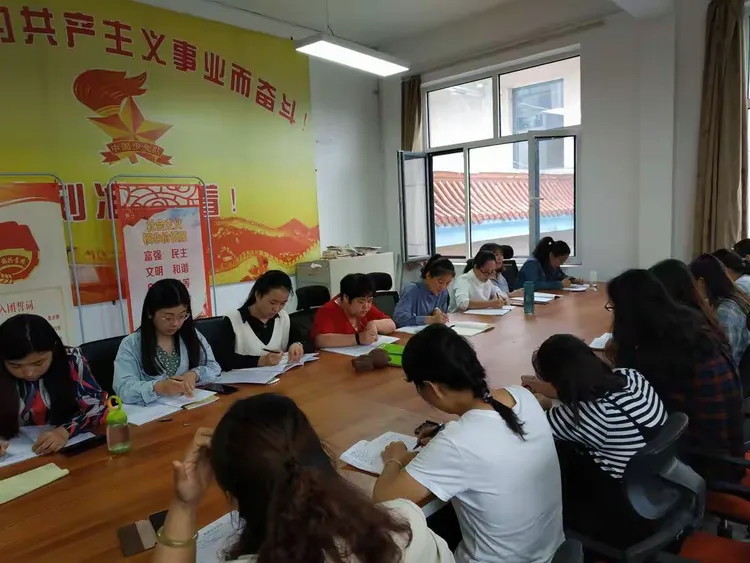 "四环助推",助力新教师站稳讲台