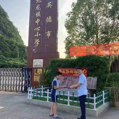 建行金海湾支行到学校给同学们普及消保知识