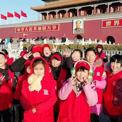 劳模街小学邓雨欣祝大家狗年旺旺、吉祥如意！