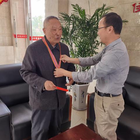 弋阳县人社局走访慰问抗美援朝老兵