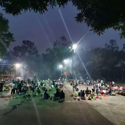 南宁市第四十二中学高三年级美食烧烤活动