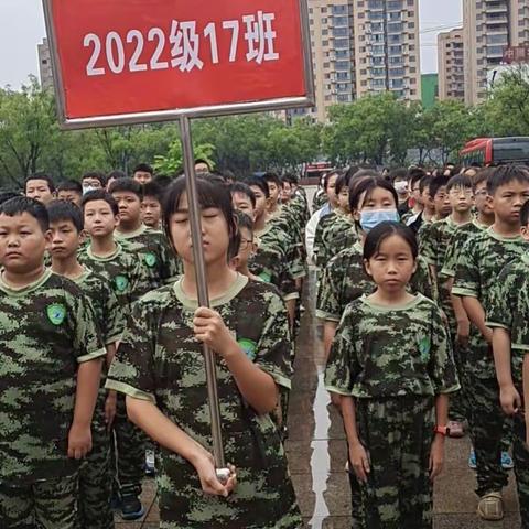 迷彩军训，青春进行时——之沁园中学2022级17班