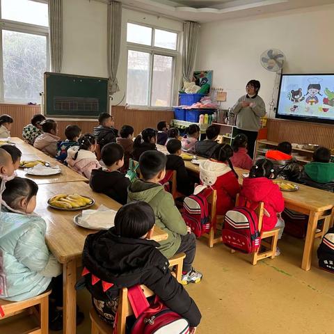 我是小小美食家——摇篮幼儿园仁爱一班美食制作“香蕉酥”