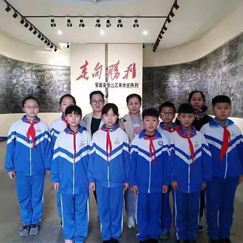 春光小学举行謁陵活动