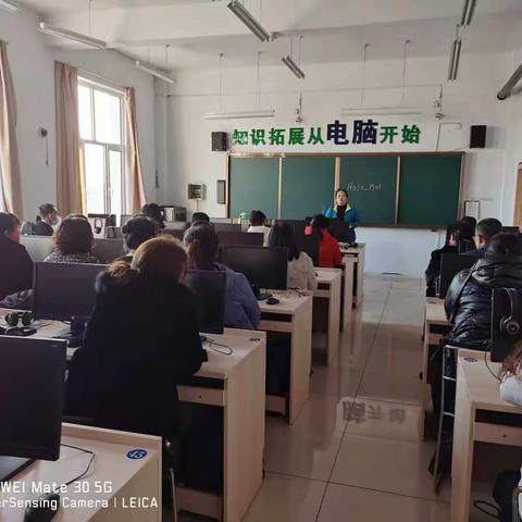 家校携手，共促成长———土默特左旗回族小学六年级家长会