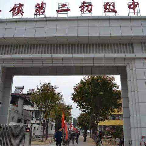 身在校园   心系国防