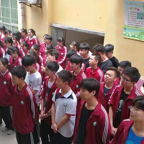 西安市第四十五中学住校生举行疏散演练