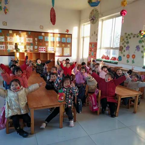 赵锻庄幼儿园中一班小朋友㊗️大家：新年快乐🎉