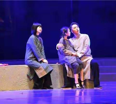唱响红色歌谣，传承红色精神——兰州华侨教育集团华美实验学校四二班开学第一课“大豆谣”观影教育活动