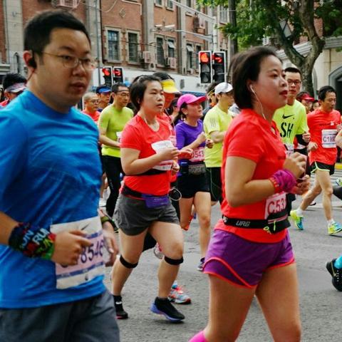 2017年11月12日 上海国际马拉松比赛一隅（南京路陕西路）