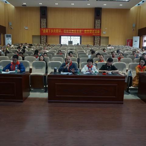 送教下乡共研讨，校际交流共发展