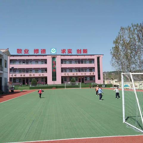 全体教师齐参与    三尺讲台展技艺——石门镇杨河小学优质课赛讲掠影