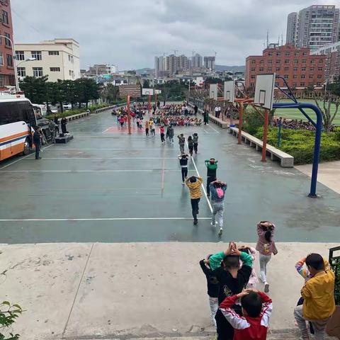 常亮心中的明灯——记文山市第一小学新闻路校区消防安全演练