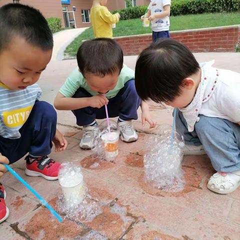 《缤纷泡泡，吹出精彩》——海亮和园小二班安吉游戏试行篇