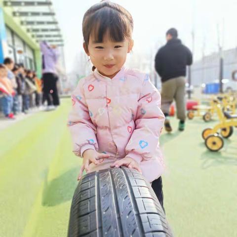 义堂银座幼儿园小二班户外活动