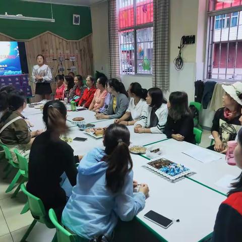 师旗社区幼儿园中秋节“月满中秋，爱满校园”座谈会