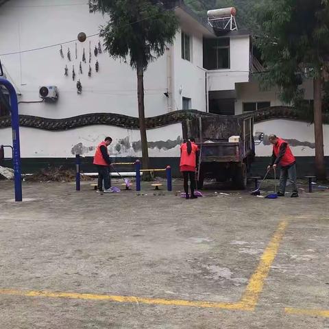 靛坪村：开展文明实践志愿服务人居环境整治专项活动