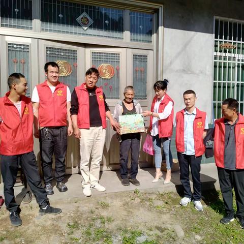 靛坪村开展“关爱老人  呵护童行”志愿者服务专题活动