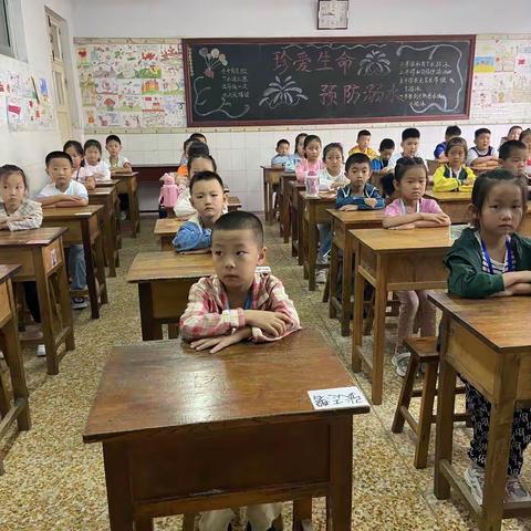 少年，在阳光下成长——高密市崇实小学一年级4班新生军训