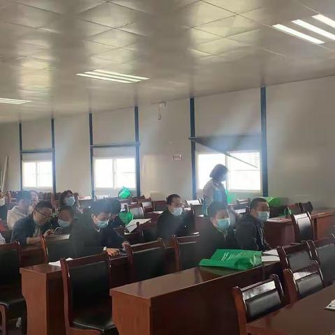 强化基层人员知识，提升中医药服务质量