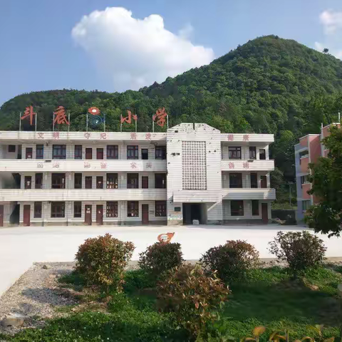 参加“贵州省国培村小和教学点‘一专多能’培训班“总结