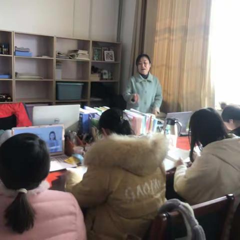 同教研，共成长——记凤凰小学四年级数学第12次教研“小数除法”