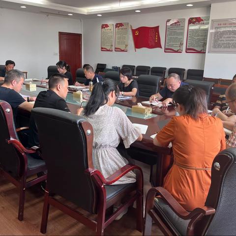 区科技局迅速传达学习市委八届二次全体（扩大）会议精神