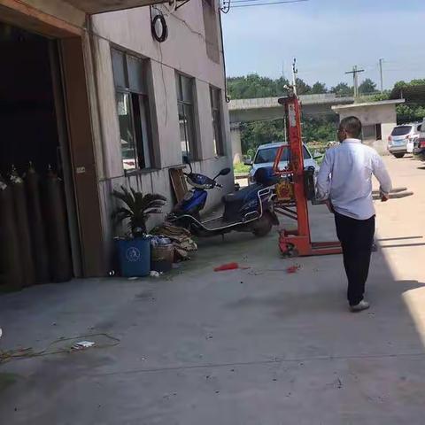 争分夺秒～工办成员烈日下加大普查力度