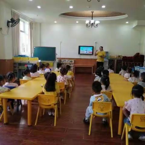 小一班交通安全演练课