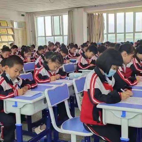 以“竞”为趣                                    —记和政县龙泉小学三至六年级数学知识竞赛