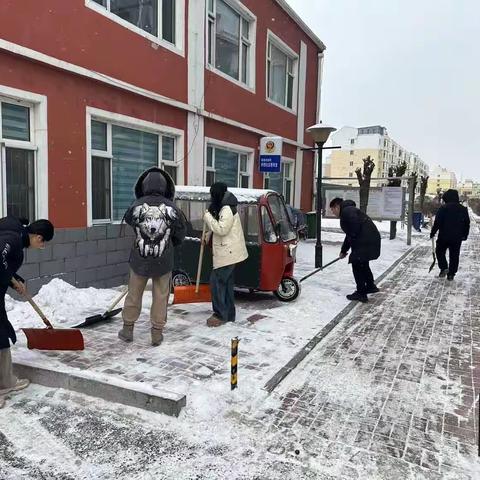 扫雪除冰在行动，向雪而行暖人心