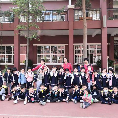 走进小学，体验成长”！ 东城艺鸣幼儿园大C班参观小学活动。