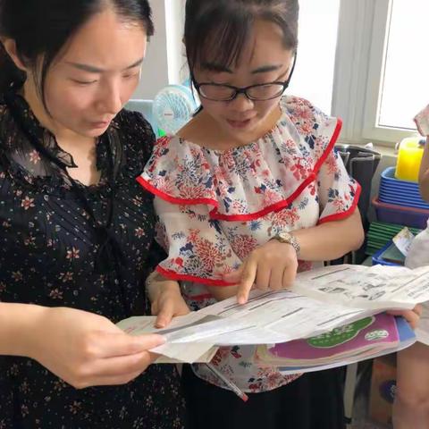 小学英语课组召开期中考试质量分析会