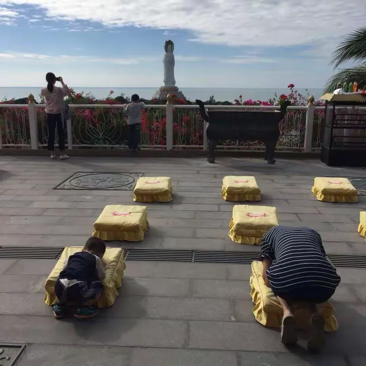 我很虔诚的拜了观音菩萨。