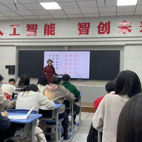 春日与人宜，任重添辅翼——东港路小学低年级组参加唱晓旭名师工作室培训活动