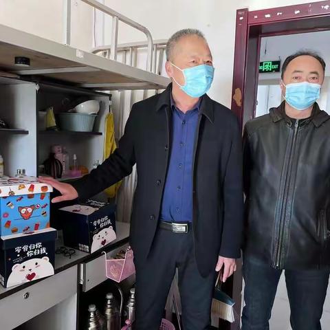 倾心关爱，传递温暖——艺术体育系领导看望慰问学生