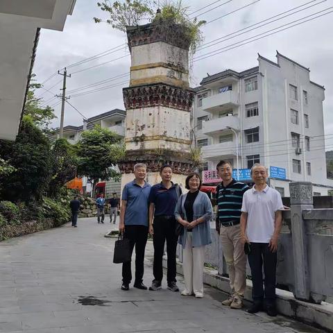 阵阵欢声情似醉，犹如醪瓮猛开封。