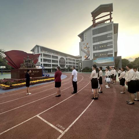 重温红色经典，铭记光辉历程——柳州市窑埠街小学开展主题党日活动