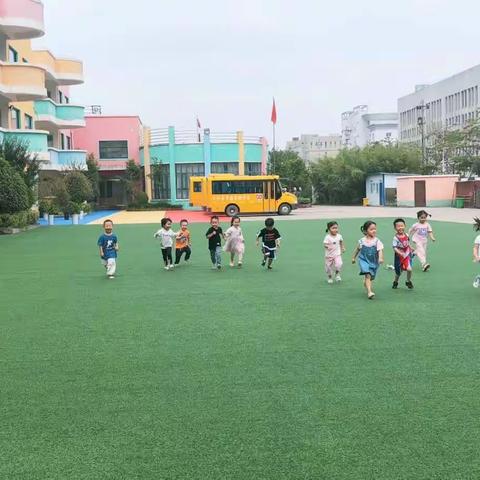 暖暖的小时光—记晓荷班蒙娃的生活瞬间