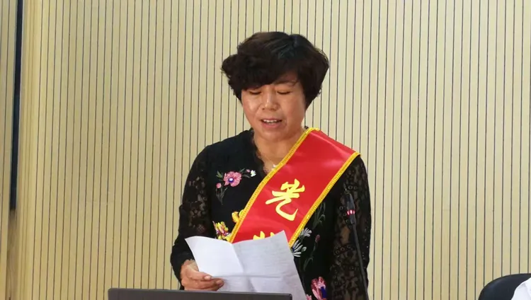 退休教师代表发言:王芬老师