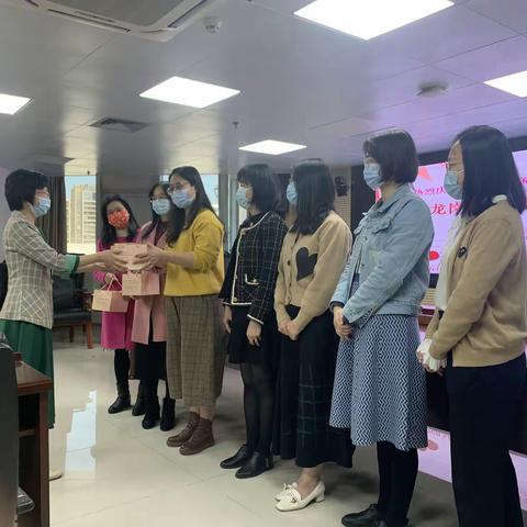 巾帼心向党 奋进新时代